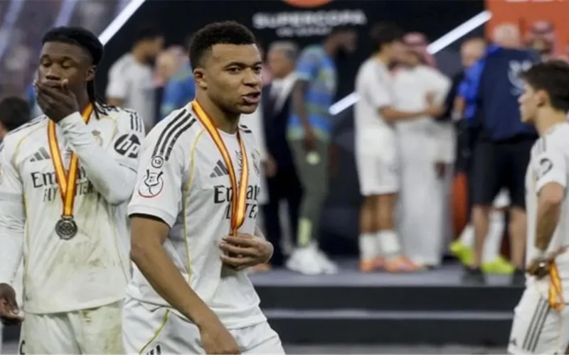 انتقاد لاذع.. لابورتا يطالب مبابي باحترام الخصوم في كرة القدم